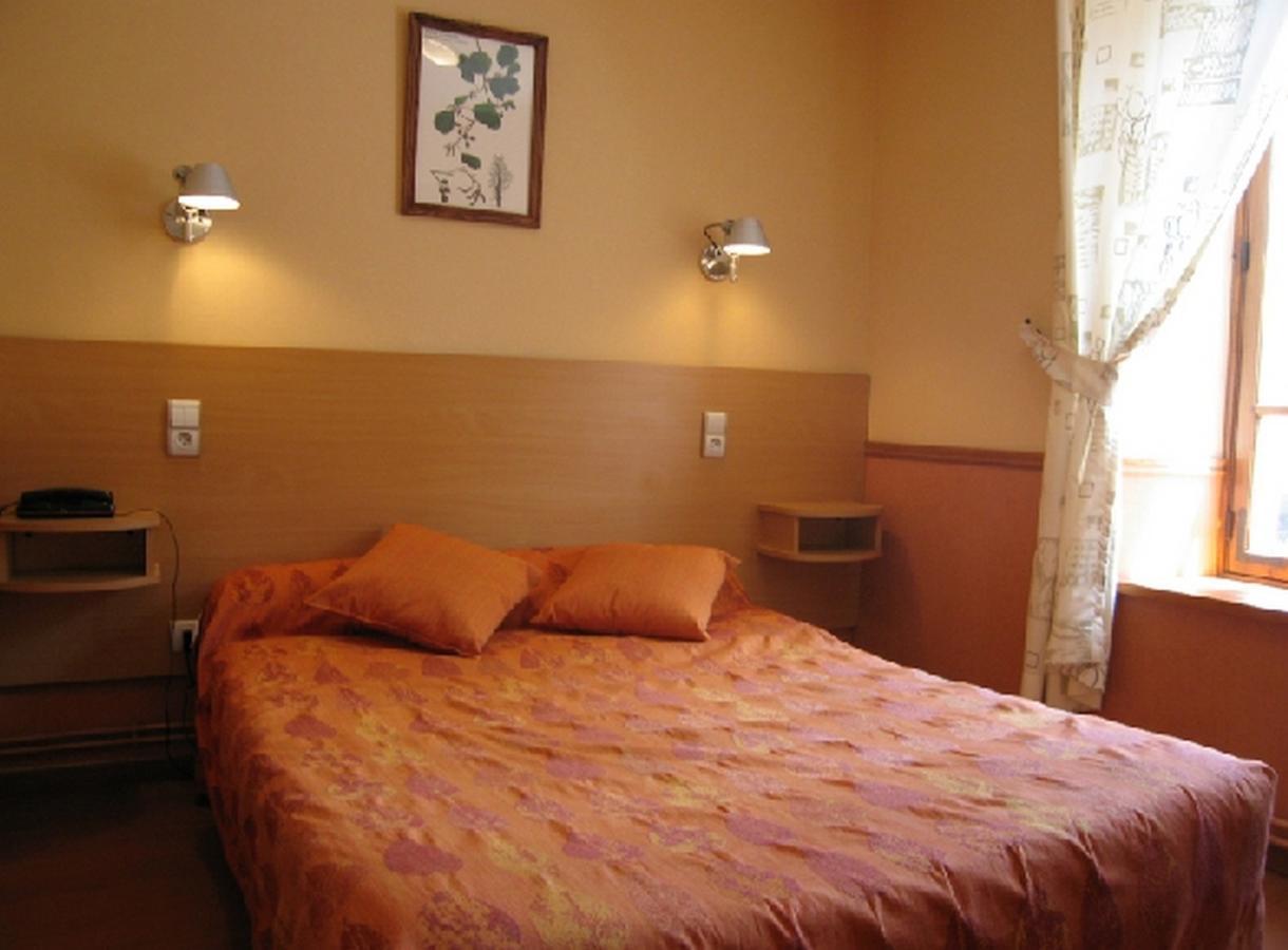 Hotel La Clairiere Chambon-sur-Dolore الغرفة الصورة