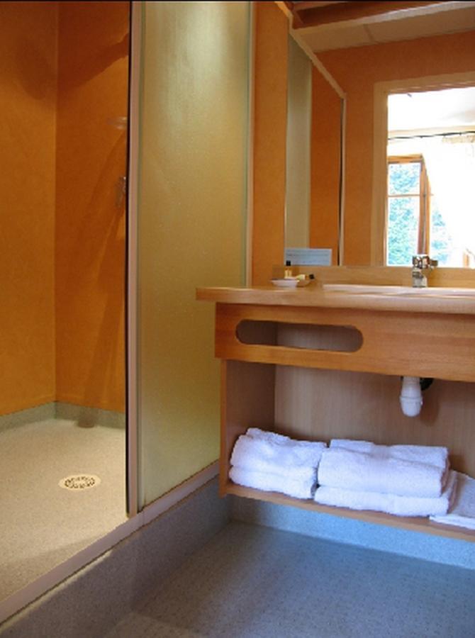 Hotel La Clairiere Chambon-sur-Dolore الغرفة الصورة